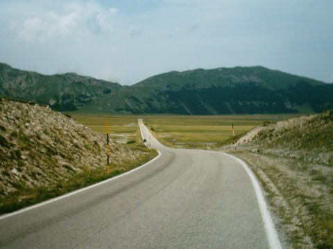 La strada che percorre Campo Imperatore