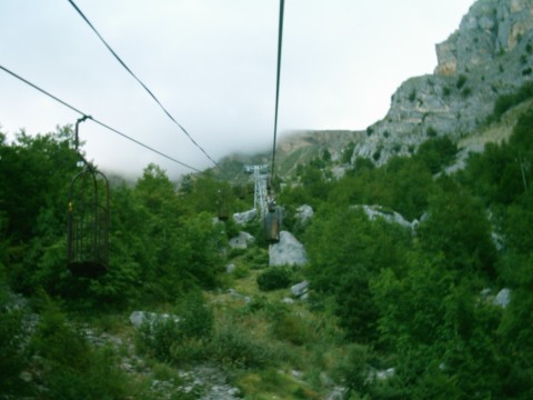 La bidonvia che porta alla Grotta del Cavallone