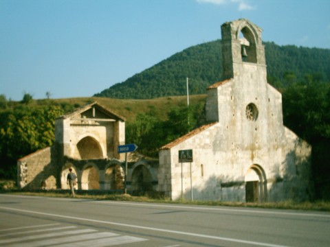 La non meglio identificata chiesa di S. Maria presso Capestrano