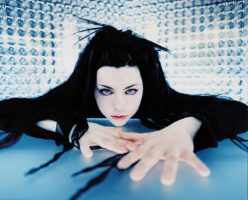 evanescence amysolo1.jpg (30477 byte)