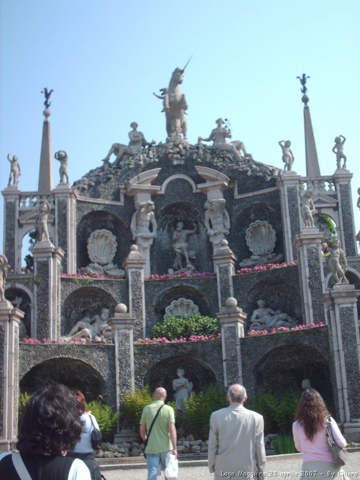 Lago Maggiore, Stresa, Isola Bella e Isola Madre, 28 aprile 2007,  il team di Setriere Colle Borgata, un anno dopo in visita al Palazzo e ai Giardini Borromeo. Un po' di nostalgia e tanta allegria!! Ci rivedremo il prossimo anno. Olimpiadi Torino 2006 - le foto piu' belle, le gare, i volontari di Sestriere Colle e Borgata. La vita, vista da dietro il palco,prima, durante e dopo l'evento che ha reso grande Torino, il Piemonte e l'Italia. Gli sport invernali, gli atleti, l'organizzazione, le strutture olimpiche come non li avete mai visti.