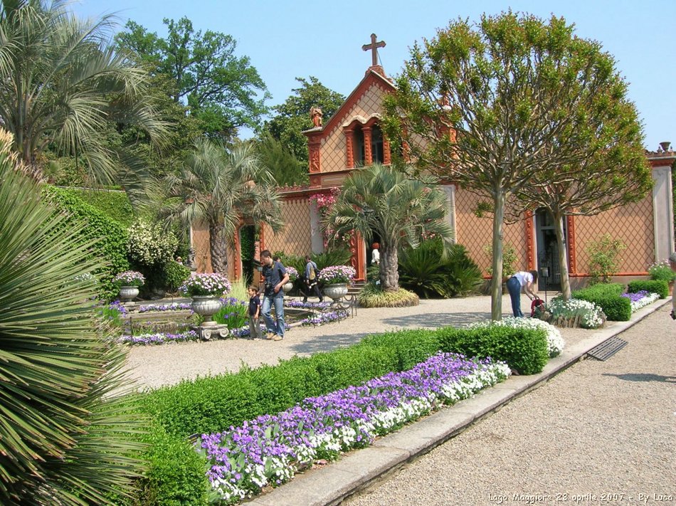 Lago Maggiore, Stresa, Isola Bella e Isola Madre, 28 aprile 2007,  il team di Setriere Colle Borgata, un anno dopo in visita al Palazzo e ai Giardini Borromeo. Un po' di nostalgia e tanta allegria!! Ci rivedremo il prossimo anno. Olimpiadi Torino 2006 - le foto piu' belle, le gare, i volontari di Sestriere Colle e Borgata. La vita, vista da dietro il palco,prima, durante e dopo l'evento che ha reso grande Torino, il Piemonte e l'Italia. Gli sport invernali, gli atleti, l'organizzazione, le strutture olimpiche come non li avete mai visti.