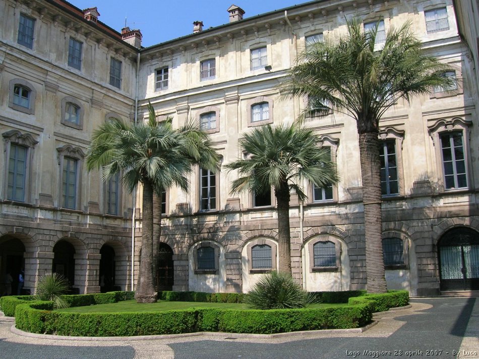 Lago Maggiore, Stresa, Isola Bella e Isola Madre, 28 aprile 2007,  il team di Setriere Colle Borgata, un anno dopo in visita al Palazzo e ai Giardini Borromeo. Un po' di nostalgia e tanta allegria!! Ci rivedremo il prossimo anno. Olimpiadi Torino 2006 - le foto piu' belle, le gare, i volontari di Sestriere Colle e Borgata. La vita, vista da dietro il palco,prima, durante e dopo l'evento che ha reso grande Torino, il Piemonte e l'Italia. Gli sport invernali, gli atleti, l'organizzazione, le strutture olimpiche come non li avete mai visti.