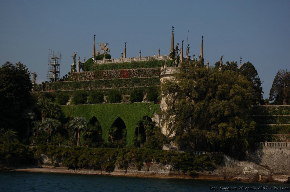 Lago Maggiore, Stresa, Isola Bella e Isola Madre, 28 aprile 2007,  il team di Setriere Colle Borgata, un anno dopo in visita al Palazzo e ai Giardini Borromeo. Un po' di nostalgia e tanta allegria!! Ci rivedremo il prossimo anno. Olimpiadi Torino 2006 - le foto piu' belle, le gare, i volontari di Sestriere Colle e Borgata. La vita, vista da dietro il palco,prima, durante e dopo l'evento che ha reso grande Torino, il Piemonte e l'Italia. Gli sport invernali, gli atleti, l'organizzazione, le strutture olimpiche come non li avete mai visti.