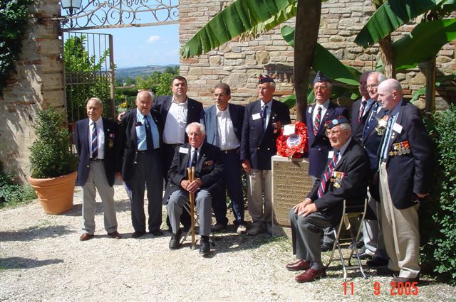 Foto di gruppo insieme ai rappresentanti della Provincia e del Comune di Pesaro