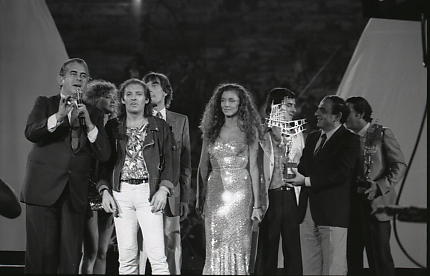 Vittorio Salvetti premia Vasco Rossi settembre 1983
