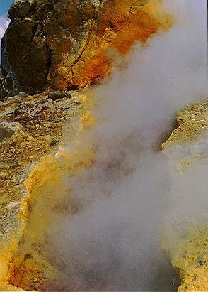 una fumarola di Vulcano