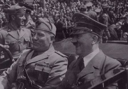 Il Duce in macchina con Adolf Hitler 