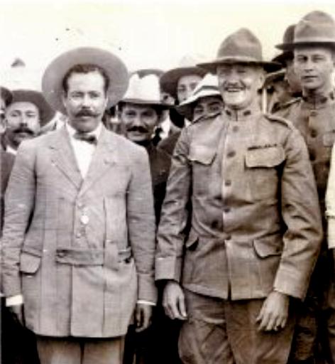 Pancho Villa a sinistra e Pershing