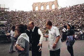 all'Arena di Verona (22-9-1991), convegno di "beati i costruttori di pace", con fra' M. Todde e padre Ernesto Balducci