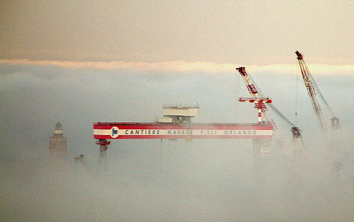 Nebbia in porto