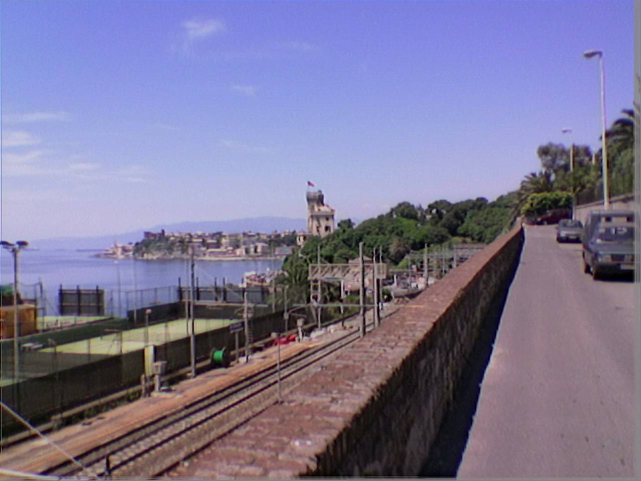 Genova Quarto - Stazione - (qualit foto 1280 x 960, elaborazione di PhotoAcute - Salva l'immagine e visionala sul tuo PC!)