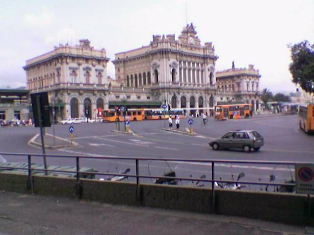 Genova - Stazione Brignole - (qualit foto base, impostazione di PhotoAcute - Salva l'immagine e visionala sul tuo PC!)