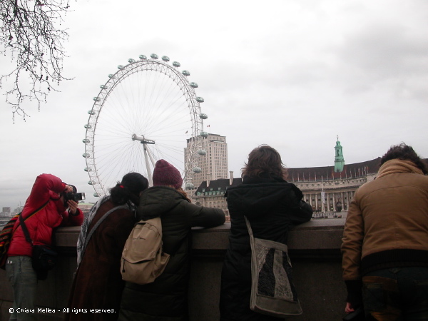 Cinque catalane lungo le sponde del Thames