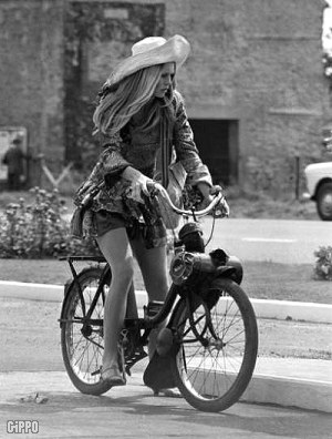 Brigitte Bardot velosolex 1970