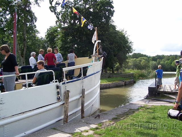 100_1860.JPG - Una nave alla prima chiusa del Gota Kanal...