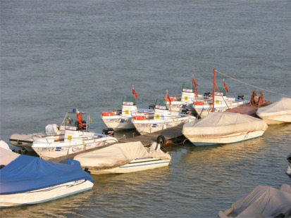 Imbarcazioni a riposo.....e bandiere di San Marco al vento!