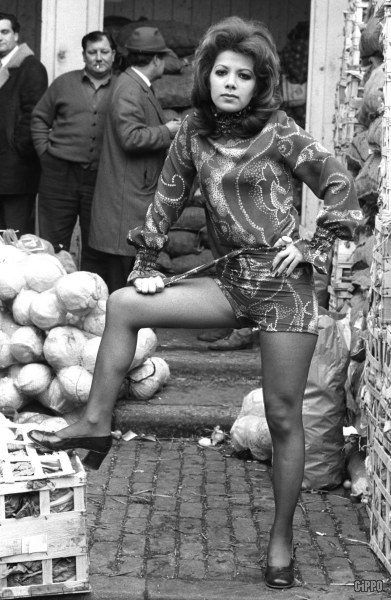 1971 girl street glamour shorts