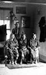 Quanah-Parker-and-three-wives-Comanche-1892.jpg