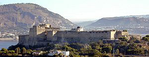 Castello di Baia - Primo piano.JPG (23070 byte)