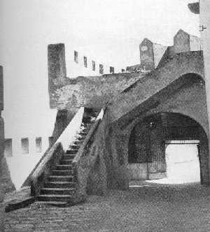 Il Castello di Baia n.5 (particolari dell'ingresso).JPG (13386 byte)