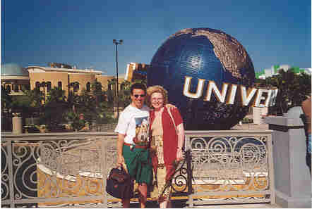 Orlando - Lino e Sabina davanti agli Universal Studios.jpg (14963 byte)