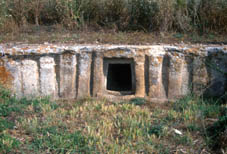 tomba del principe a finti pilastri in c.da Baravitalla - prince's tomb with fake pillars in the Baravitalla district