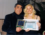 Michele Alfano premiato da Karen Visani "Premio Rimini Europa" per la critica favorevole al libro "Oltre l'iNperfetto" Grand-Hotel Rimini 15 Dicembre 2003