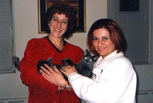 Niger in braccio a Julie e Isabella, gennaio 2001