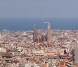 Panorama di Barcellona, con le guglie della Sagrada Familia