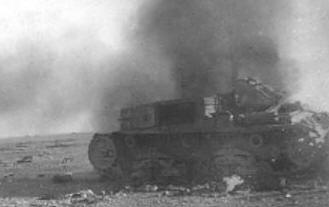 M 75/18 dell'artiglieria Ariete in fiamme