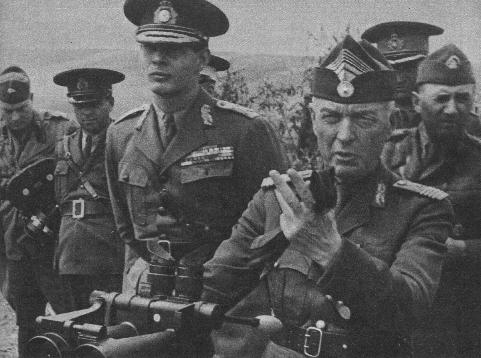 Michele al centro con Antonescu a destra (sua sinistra)