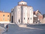 Basilica a Zara sui e con i resti del Foro Romano