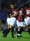 Pro Patria Milan  Inzaghi festeggiato dopo il gol.jpg (27182 byte)