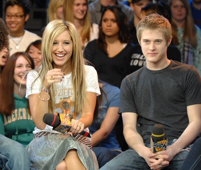Lucas Grabeel e Ashley Tisdale in tv