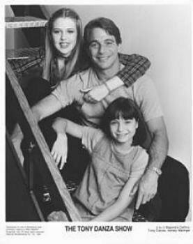 THE TONY DANZA SHOW (1997). Dall'alto in basso: MAJANDRA DELFINO, Tony Danza e Ashley Malinger.