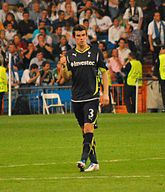 http://upload.wikimedia.org/wikipedia/commons/thumb/b/b0/Gareth_Bale_Tottenham.jpg/165px-Gareth_Bale_Tottenham.jpg