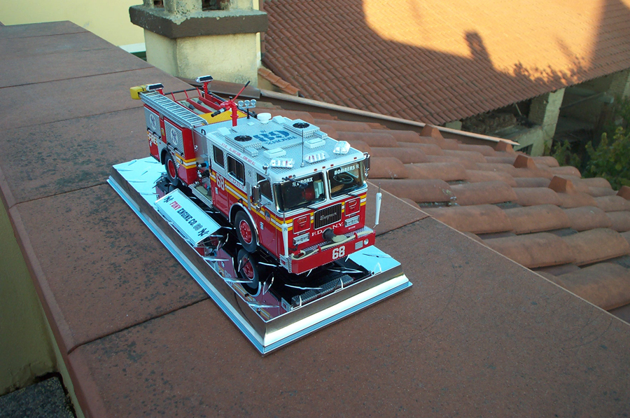 Code 3 1/32 Diamond FDNY Engine Co. 68 Yankees™ Seagrave Pumper