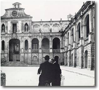 Lecce piazza del Duomo e l'Episcopio