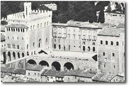 Gubbio piazza della Signoria