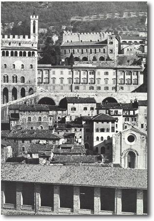 Gubbio piazza della Signoria