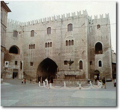 Fabriano piazza del Comune