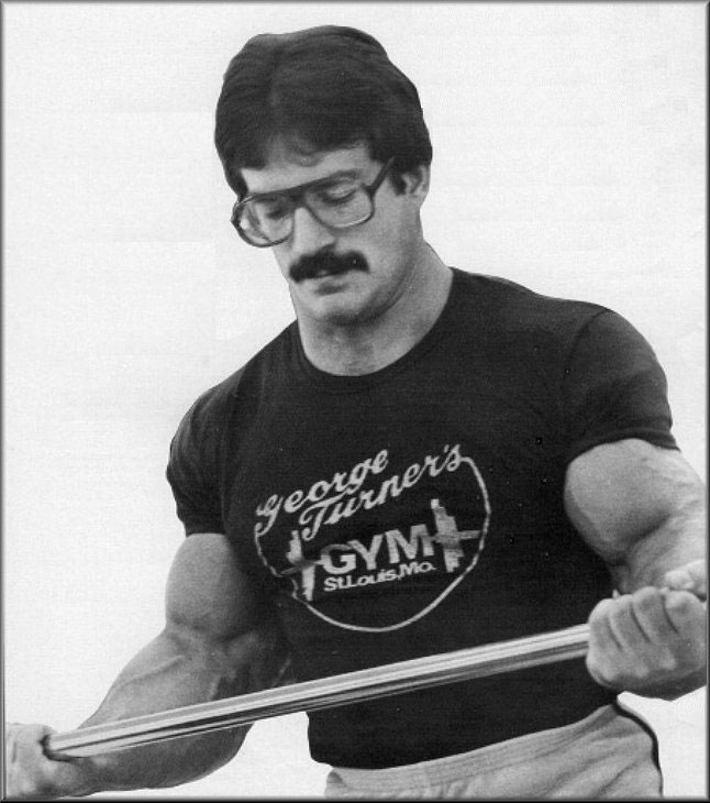 Mike mentzer. Майк Ментцер. Майк Ментцер в очках. Майк Ментцер в молодости.