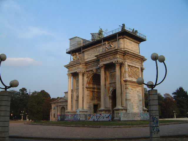 Arco della Pace.jpg (23960 byte)