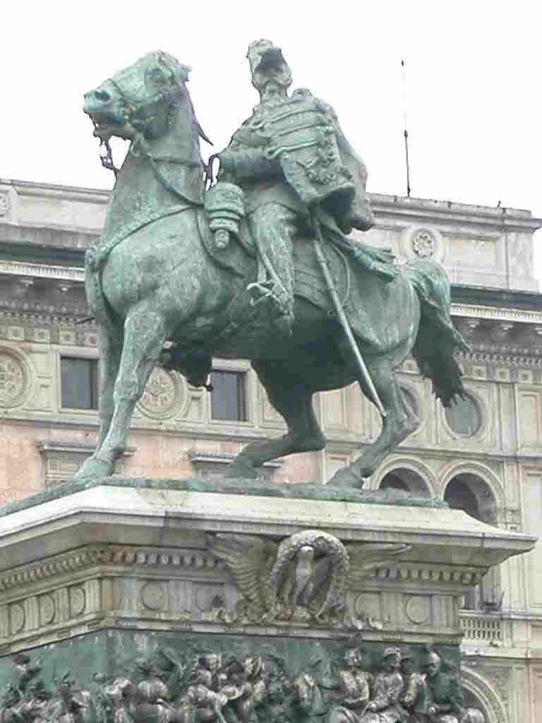 Vittorio Emanuele a cavallo.jpg (37829 byte)