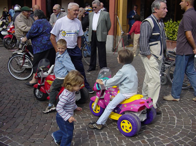 AL MOTORADUNO DI CENTO ....SI PRESENTANO COSI' 