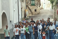 Foto di gruppo nelle stradine di Sieti