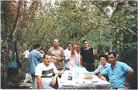 foto gruppo a tavola