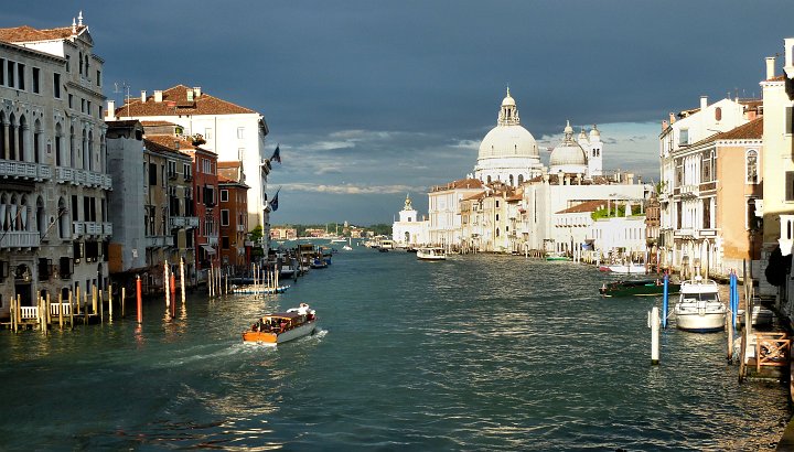 Foto 270 - Canal Grande Chiesa di S. Maria della Salute.jpg