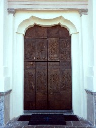 Porta chiesa parrocchiale di Peia